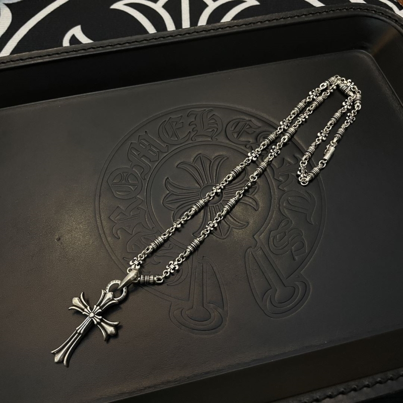 Ch*0me He**ts necklaces